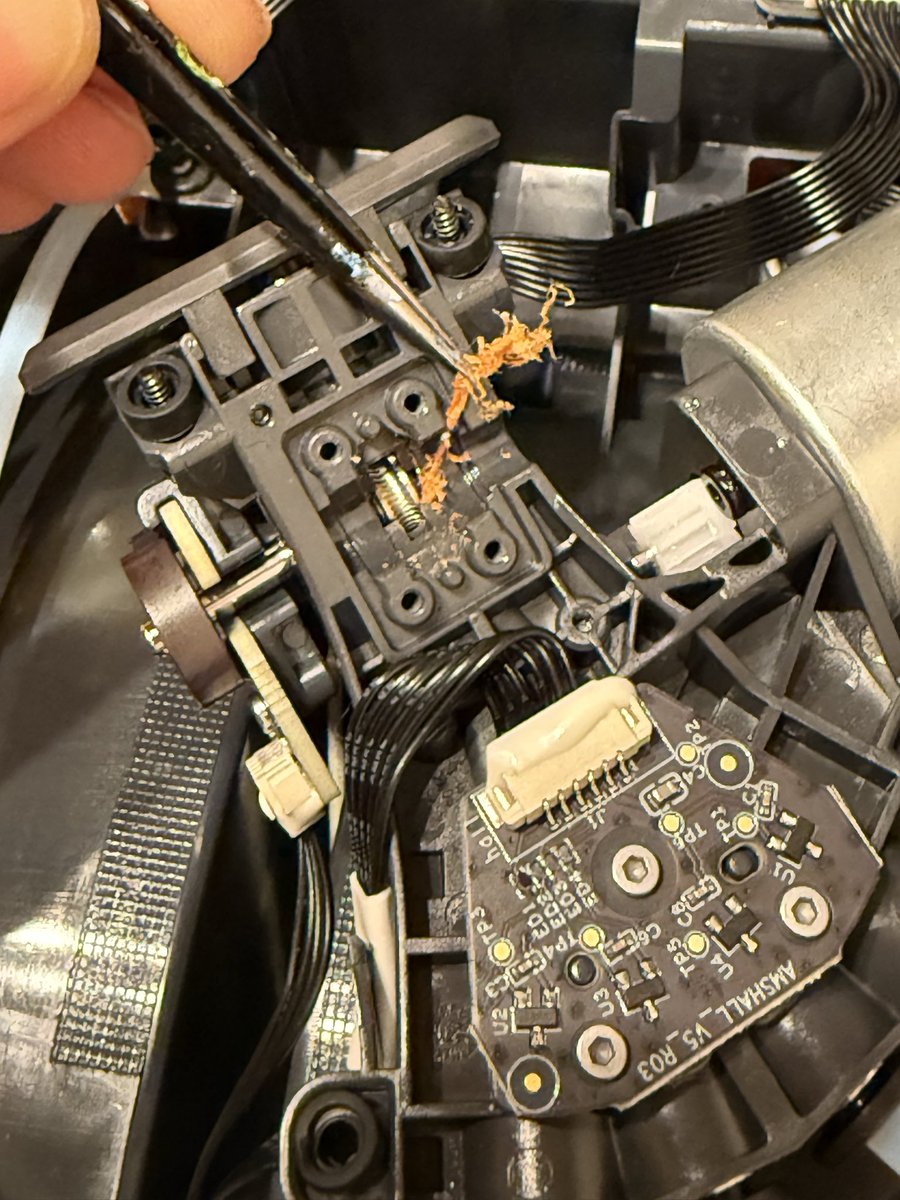 FoopingTech's tweet image. AMSが詰まって、てんやわんやしてます。
このフィラメントのせい。