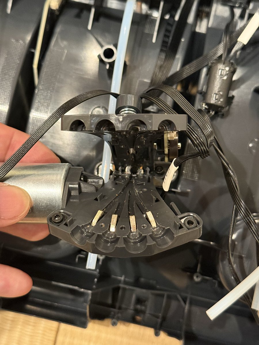 FoopingTech's tweet image. AMSが詰まって、てんやわんやしてます。
このフィラメントのせい。