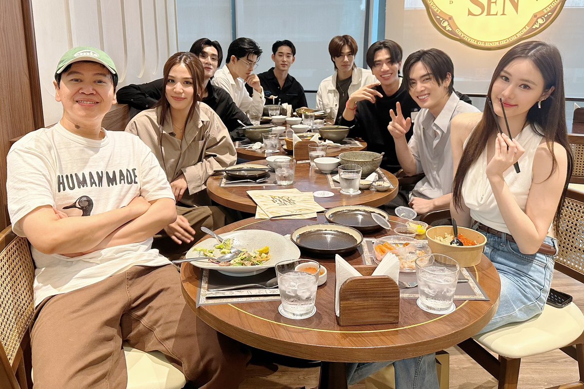 sAnches_THK's tweet image. El cast es lo mas bonito que la GMMTV pudo crear. 

MeAndThee 5M

#MeAndTheeSeriesPilot5M