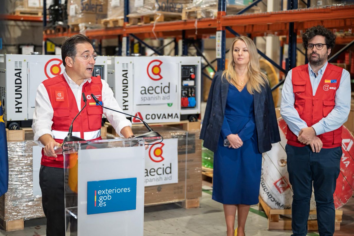 El ministro <a href="/jmalbares/">José Manuel Albares</a> anuncia la entrega de España mediante <a href="/AECID_es/">AECID</a> de 70 generadores eléctricos a Ucrania para asegurar el suministro de energía durante el invierno.

España reitera su apoyo al pueblo ucraniano ante la ilegal e injusta agresión rusa.