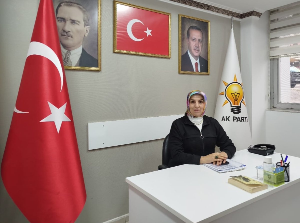 ✔️ Günlük Olarak Tuttuğumuz Nöbetlerimizle Siz Değerli Vatandaşlarımızın Hizmetinizdeyiz.
☕️ Bekliyoruz.
Bugün AK Parti Pursaklar İlçe Teşkilat Nöbetçimiz İlçe Yönetim kurulu Üyemiz  Hacer ALTUNTAŞ’tır.
⏰ 10:30-18:00 
Soru görüş ve önerileriniz için
☎️ 03123289333