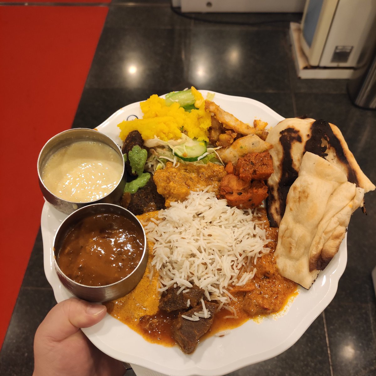 Debulicious's tweet image. ブッフェ盛り付け下手っぴ選手権優勝😭美味しかったです。ご馳走様でした😋
#HappyDiwali  #EmbassyOfIndiaTokyo #AHILIA