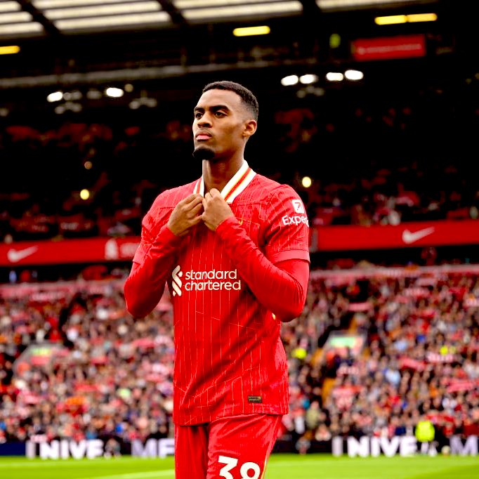 🚨🩺 Arne Slot on Alexander Isak’s groin issue: “It’s not too bad. Question mark for the weekend and let's see where he is”.

“It’s the same for Ryan Gravenberch. He didn’t travel with us, yesterday we were in and today as well”.
