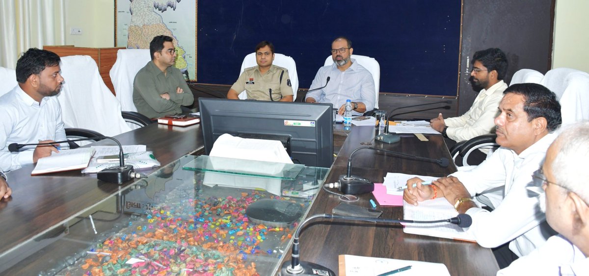 02 से 04 नवंबर तक होगा तीन दिवसीय राज्योत्सव का आयोजन

कलेक्टर श्री कुन्दन कुमार ने सभी आवश्यक तैयारियां सुनिश्चित करने दिए निर्देश

<a href="/ChhattisgarhCMO/">CMO Chhattisgarh</a> <a href="/DPRChhattisgarh/">Jansampark CG</a> <a href="/vishnudsai/">Vishnu Deo Sai</a> 
#mungeli #chhattisgarh