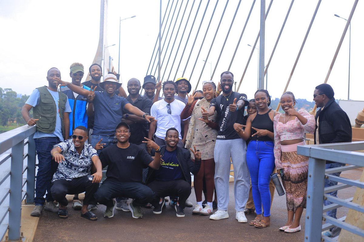 ETHNile_'s tweet image. Our #ETHNile city tour is in full swing in Jinja,the source of the River Nile 🌊🔥

We’re having an amazing time showing our visitors from Kenya, Congo, and Uganda around, connecting over ideas, culture, and innovation. 🌍