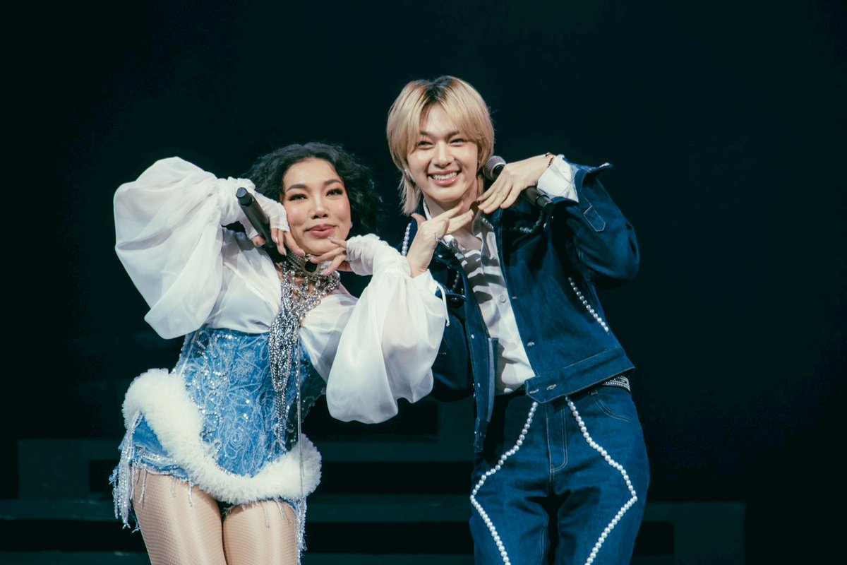 BrickinfoReport's tweet image. &quot;ดา เอ็นโดรฟิน&quot; จัดเต็ม DA20th CONCERT “THE ENDORPHINE EFFECT” ฉลอง 20 ปี พร้อมแขกรับเชิญเซอร์ไพรส์ และมอบรายได้ช่วย &quot;มูลนิธิเพื่อนหญิง&quot;

👉  brickinfotv.com/entertainment/…

#JulasHerbxDa20Concert #TheEndorphineEffect #ดาเพื่อนสนิทกลับมาแล้ว #คอนครบครอบ20ปีดาเอ็นโดรฟิน #NONTTANONT…