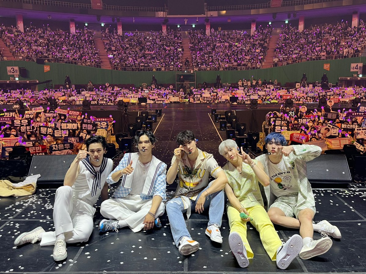 Let's vote for #ASTRO  #2025MAMAVOTE 

1 repost = 1 vote 
1 reply = 1 vote 

다같이 차이링!!!💜💜💜