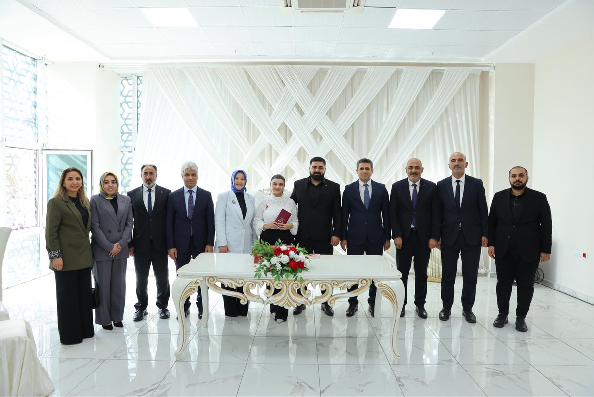 Aile ve Sosyal Hizmetler Bakan Yardımcımız <a href="/LemanYenigunAk/">Leman Yenigun</a> ile birlikte “Evlenecek Gençlerin Desteklenmesi Projesi” kapsamında faizsiz kredi desteği alan Serhat Çaparlar ve Yıldız Kılıçgedik çiftimizin nikâh akdini gerçekleştirdik.

<a href="/hasimburkek/">Haşim Bürkek</a> <a href="/makifgunerigok/">Mehmet Akif GÜNERİGÖK</a> <a href="/Erdalarikan12/">Erdal ARIKAN</a>