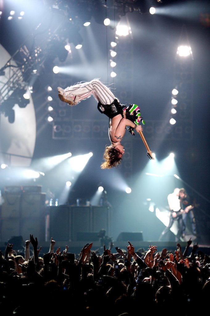 Taken from the upcoming 20th anniversary edition of One Way Ticket, Is It Just Me? (Live at the Birmingham NEC, 2006), mixed by our very own Dan, is out now on all streaming platforms! 🔥 Were you at the show? Listen now to be transported back in time.
📸 <a href="/SimonSonghurst/">Simon Songhurst</a>