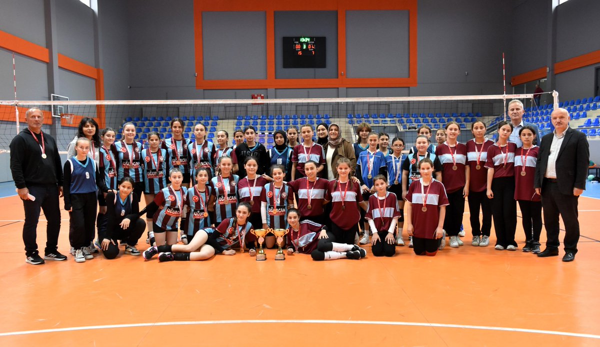 Trabzon Gençlik ve Spor İl Müdürlüğü (@gsb_trabzon) on Twitter photo 2025- 2026 yılı #OkulSporları Voleybol Yıldız Kızlar Batı Grubu (A ve B) İl Birinciliği müsabakaları ödül töreniyle sona erdi. 🏐
📍 Beşikdüzü Spor Salonu 2025- 2026 yılı #OkulSporları Voleybol Yıldız Kızlar Batı Grubu (A ve B) İl Birinciliği müsabakaları ödül töreniyle sona erdi. 🏐
📍 Beşikdüzü Spor Salonu