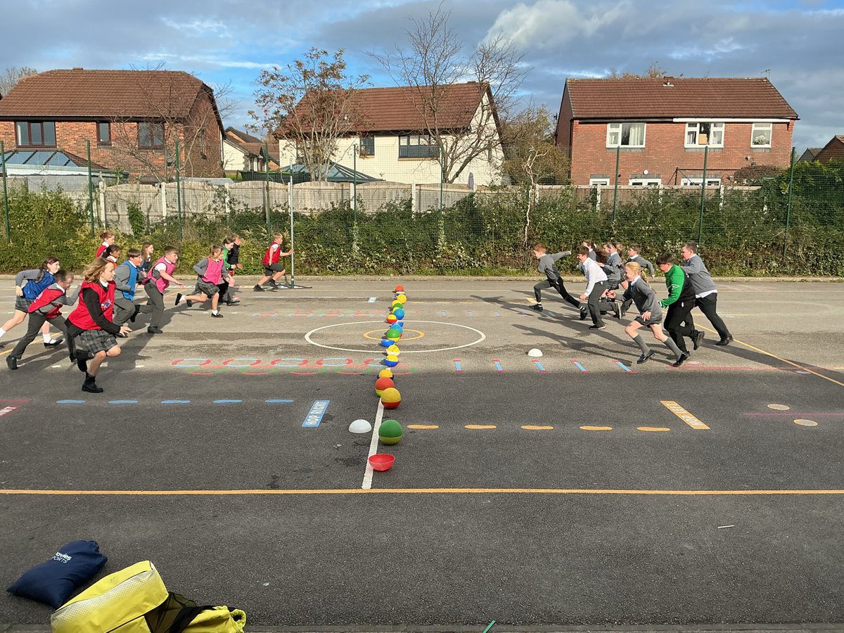 GrosvenorParkPr's tweet photo. Benchball and dodgeball with MP3! We got very competitive! 🤾‍♀️🤾🏆 https://t.co/evJcBoR9mF