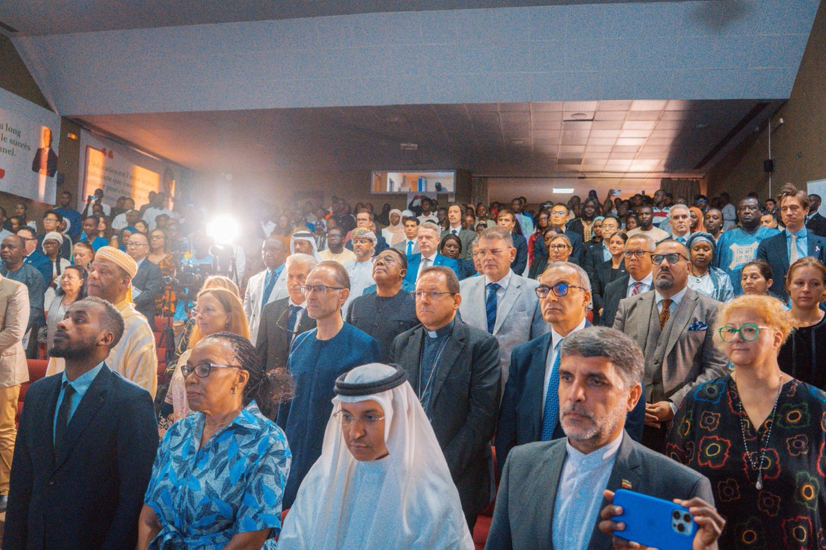 Coup d’envoi de la célébration de la journée des Nations Unies au Sénégal avec les hymnes du Sénégal   &amp; des Nations Unies 🇺🇳 en présence du corps diplomatique, des membres de l’équipe pays <a href="/OnuSenegal/">ONU Sénégal 🇺🇳</a> &amp; des étudiants. Un moment d’unité pour lancer cette journée historique.
#UN80