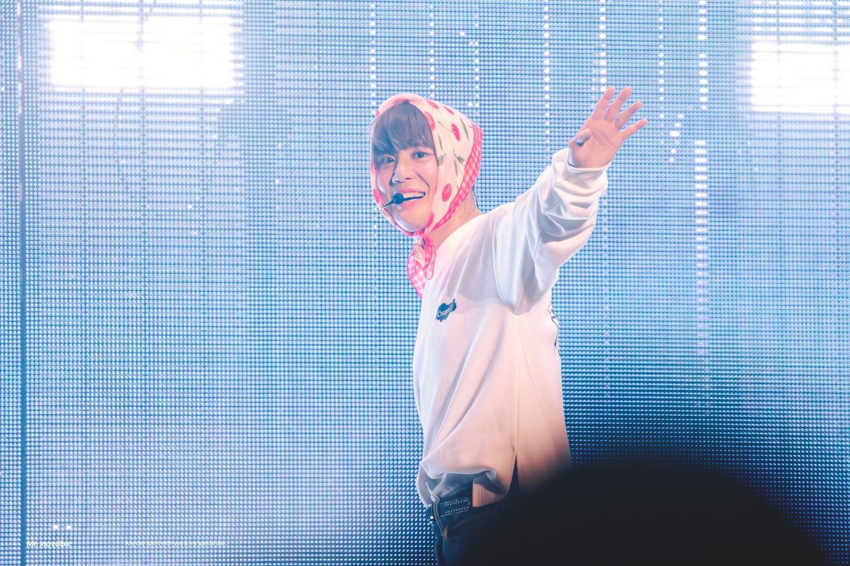 해사하게 웃으면서 금방 다시 만날 것을 기약해주는 쥰스가 너무 조아,,👋