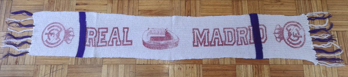 Misma letra que la penúltima subida esta lana a mí parecer es mas antigua 
me aventuraría a decir la bufanda mas antigua de mí colección.

#RealMadrid #HalaMadrid 
#SiempreFieles