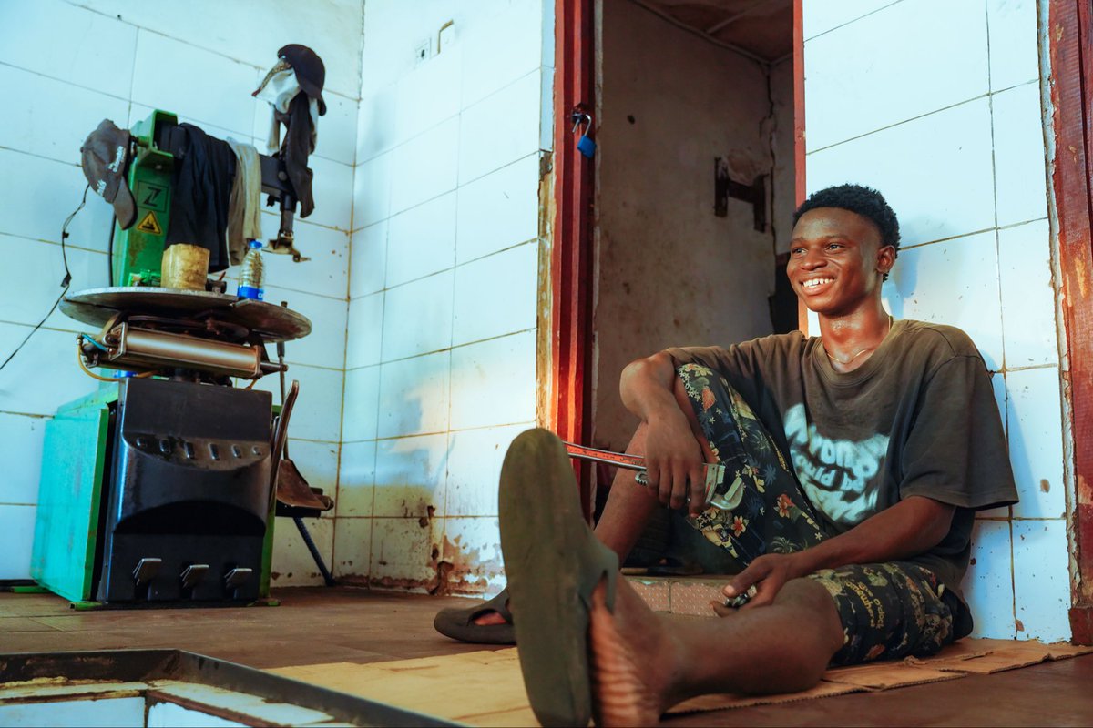 itagexpression's tweet photo. Meet Elijah Habila, 20.
From a polygamous home where education wasn’t valued, Elijah chose a different path. At 14, he started learning automobile care—while many of his peers turned to internet fraud.
Today, he dreams of owning an auto company and pursuing education.
#Resilience https://t.co/dDVUCXfozd