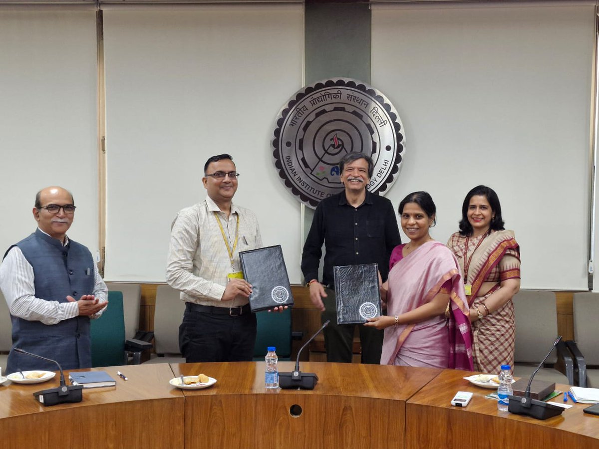 KVS_HQ's tweet image. Strengthening #STEM Education!
KVS &amp;amp; IIT Delhi signed an MoU today to enhance STEM learning among #KV students and support teacher development. Commissioner #KVS Ms. Prachi Pandey, Director @iitdelhi Prof. Rangan Banerjee, and senior officials witnessed this landmark initiative.