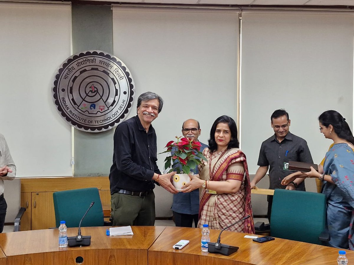 KVS_HQ's tweet image. Strengthening #STEM Education!
KVS &amp;amp; IIT Delhi signed an MoU today to enhance STEM learning among #KV students and support teacher development. Commissioner #KVS Ms. Prachi Pandey, Director @iitdelhi Prof. Rangan Banerjee, and senior officials witnessed this landmark initiative.