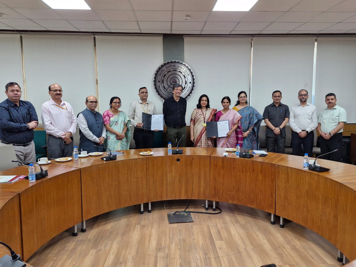 KVS_HQ's tweet image. Strengthening #STEM Education!
KVS &amp;amp; IIT Delhi signed an MoU today to enhance STEM learning among #KV students and support teacher development. Commissioner #KVS Ms. Prachi Pandey, Director @iitdelhi Prof. Rangan Banerjee, and senior officials witnessed this landmark initiative.