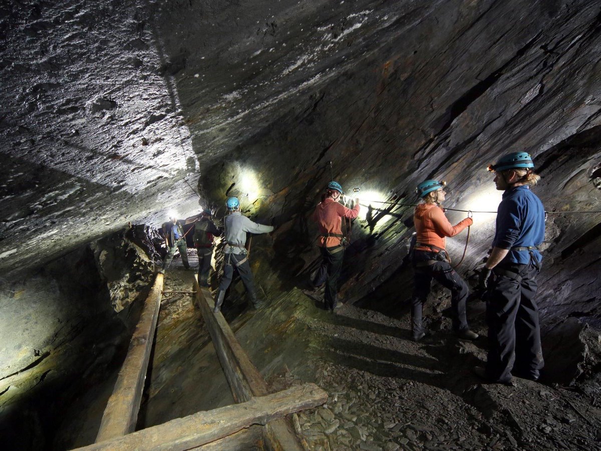 Experience an entirely unique adventure on our Ultimate Xtreme trip this winter! With zip wires, traverses and adrenaline, take on Cwmorthin mine this year! More information can be found at: go-below.co.uk 🖤 💛 #gobelow #ultimatextreme #adventure #snowdonia #slatemine