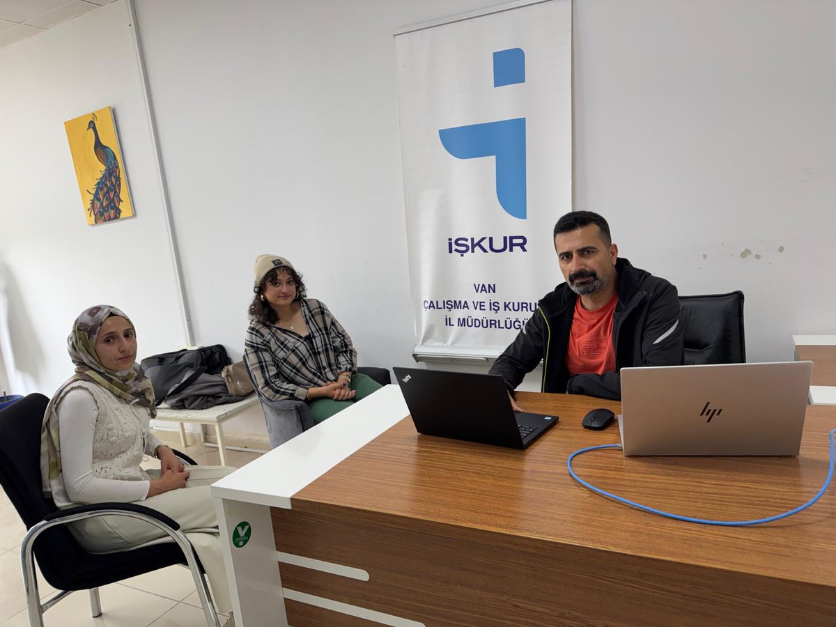 İl Müdürlüğümüz meslek danışmanları tarafından İşkur Kampüste  Yüzüncü Yıl Üniversitesi Gençlik Ofisinde öğrencilere İŞKUR Gençlik Programı ve Danışman Bilgi Sistemi (Dabis )hakkında bilgilendirilmeler yapıldı.