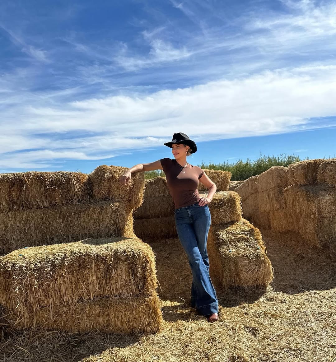 OFHERSEXIEST's tweet image. Howdy. 🤠