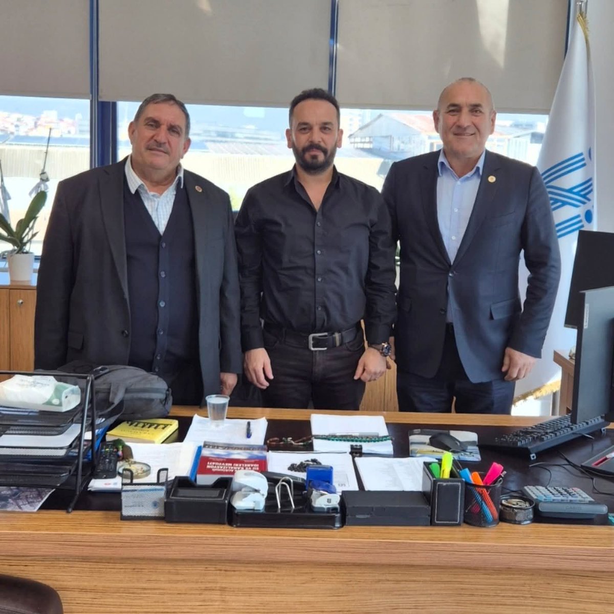 Tuzla Fatih Mahalle Muhtarımız Sn. Mehmet Nuri Altun ve Mescit Mahalle Muhtarımız Sn.Temel Gündoğdu taleplerine yönelik Tuzla Şube Müdürümüz Sn.Levent Çağlayan Kurtal’ı ziyaret ettiler.Oldukça verimli geçen görüşmede, mahallelerin ihtiyaçları ve devam eden çalışmalar ele alındı.