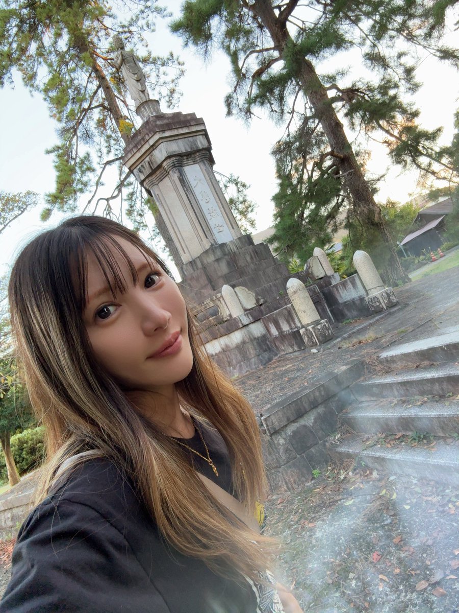0721Anri's tweet photo. 座敷わらしが現れると言う有名な
ハンバーガー屋さんにお邪魔しました🤍

不思議な事が起こりまくった
後の写真がコチラ💁‍♀️

何がわかる人いる⁉️⁉️ https://t.co/S4ma4Ltbf4