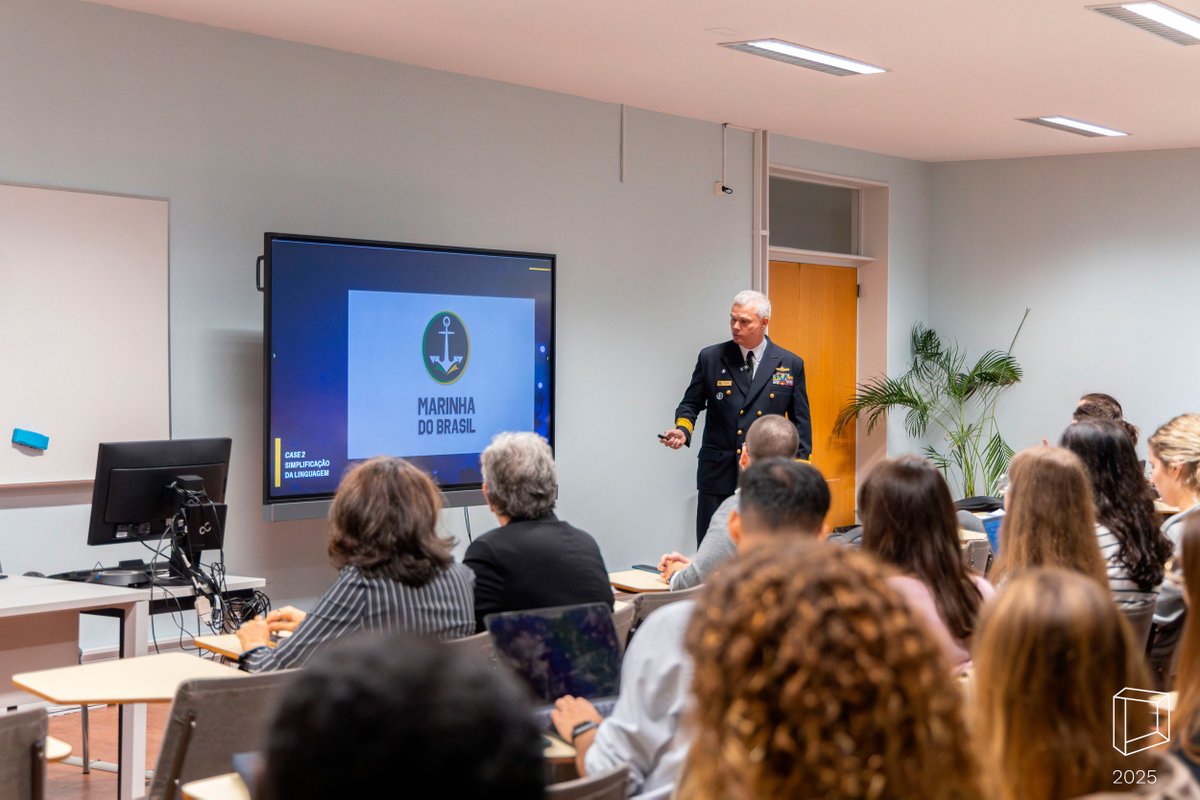 ESCS's tweet image. 📢 Aula aberta na ESCS com o Almirante Alexandre Pavoni 🇧🇷 sobre Comunicação Estratégica na Marinha do Brasil. Um encontro que reforça a cooperação internacional e a formação de excelência.
 
🔗 Leia o artigo completo no site: bit.ly/4hmQfIm 

#ESCS #GenerationESCS