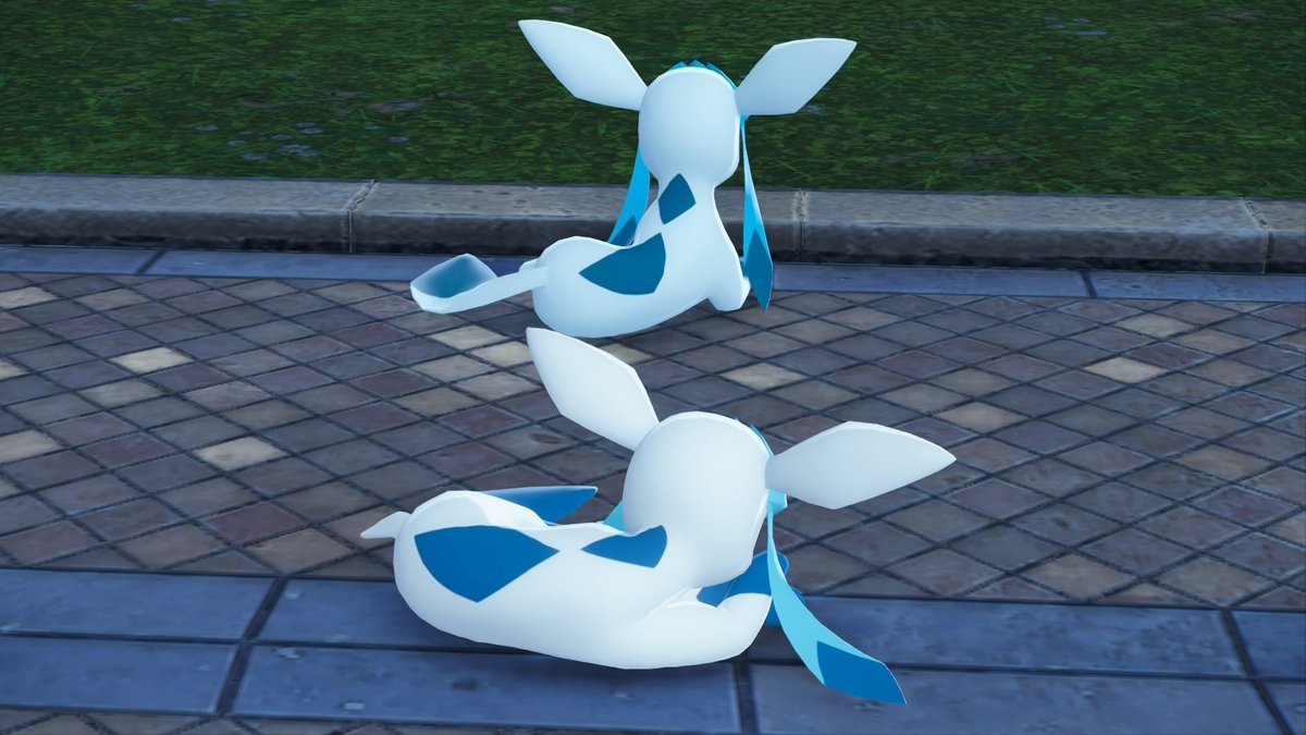 グレイシアの色違いは通常の子と並べると違いよくわかる！色味薄い子が色違い✨️
どっちもかわいい………❄️🩵