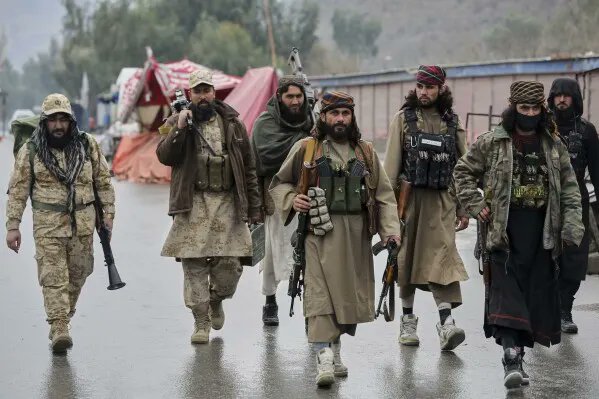 anchal808's tweet photo. Border situation between Pakistan and Afghanistan remains tense amid recent security concerns and trade disruptions. Both sides are calling for restraint and dialogue. 
#Pakistan
#Afghanistan https://t.co/M9fci3JzkX