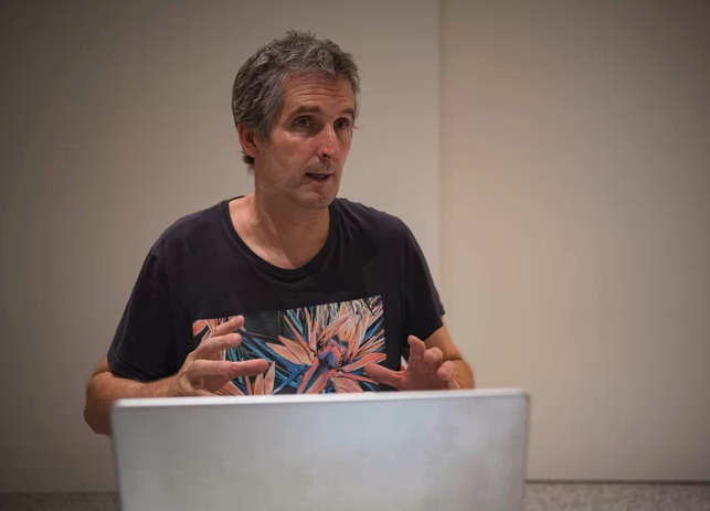 «Anderatzeko eskola erosi zutenen atzean Kataluniako ultraeskuina zegoela topatu genuen»

irratia.naiz.eus/eu/info_irrati…

Ahoztar Zelaieta kazetaria <a href="/NAIZirratia/">NAIZ irratia</a>