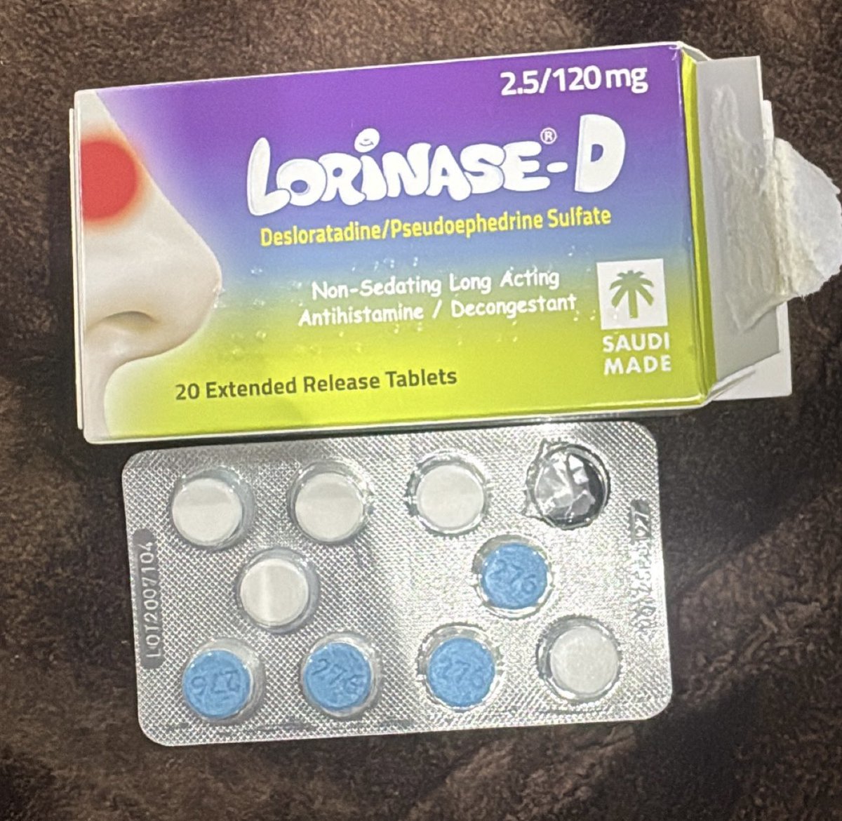 حبوب (Lorinase-D) هي دواء يحتوي على مزيج من ديسلوراتادين (Desloratadine) بتركيز 2.5 ملغ وسودوافدرين (Pseudoephedrine) بتركيز 120 ملغ. يُستخدم لتخفيف أعراض الحساسية مثل احتقان الأنف، العطس، سيلان الأنف، وحكة العينين

اعتقد ان الرقم الرقم المحفور على الحبة يتم تحديده من قبل الشركة