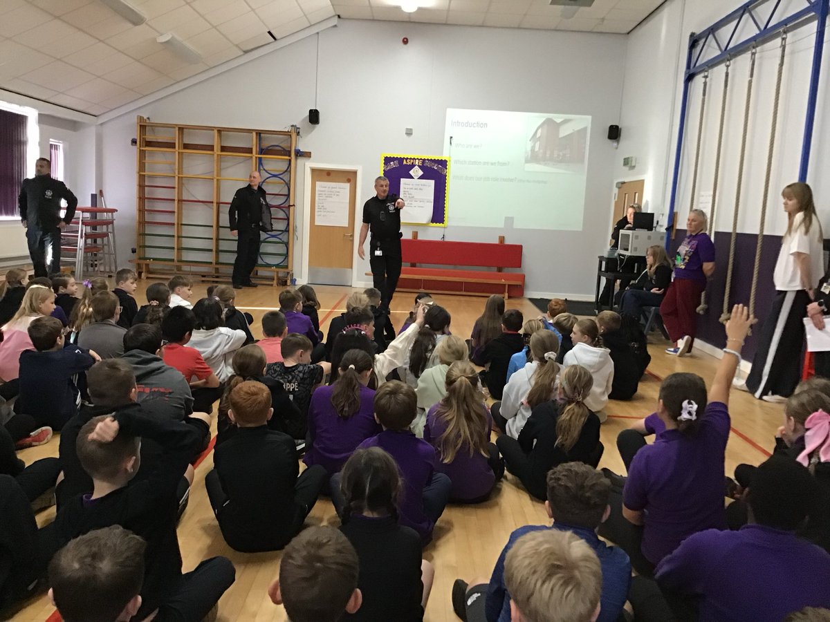 🔥 A huge thank you to our local Fire Service for visiting Year 6 today! 🚒👏
We learned all about firework 🎆 and bonfire 🔥 safety — just in time for Bonfire Night! 🎇
#FireSafety #BonfireNight #ThankYouFireService #Year6Learning