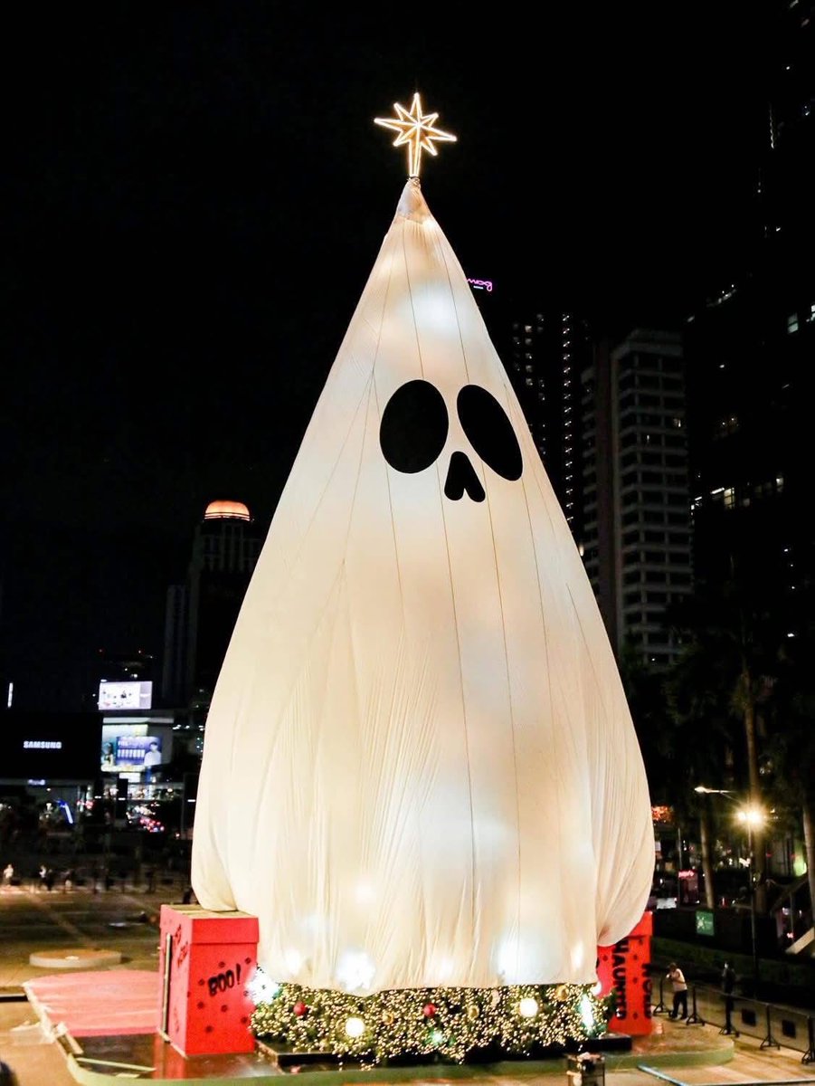 AndyJfann_'s tweet image. The nightmare before Christmas 
#multitasks