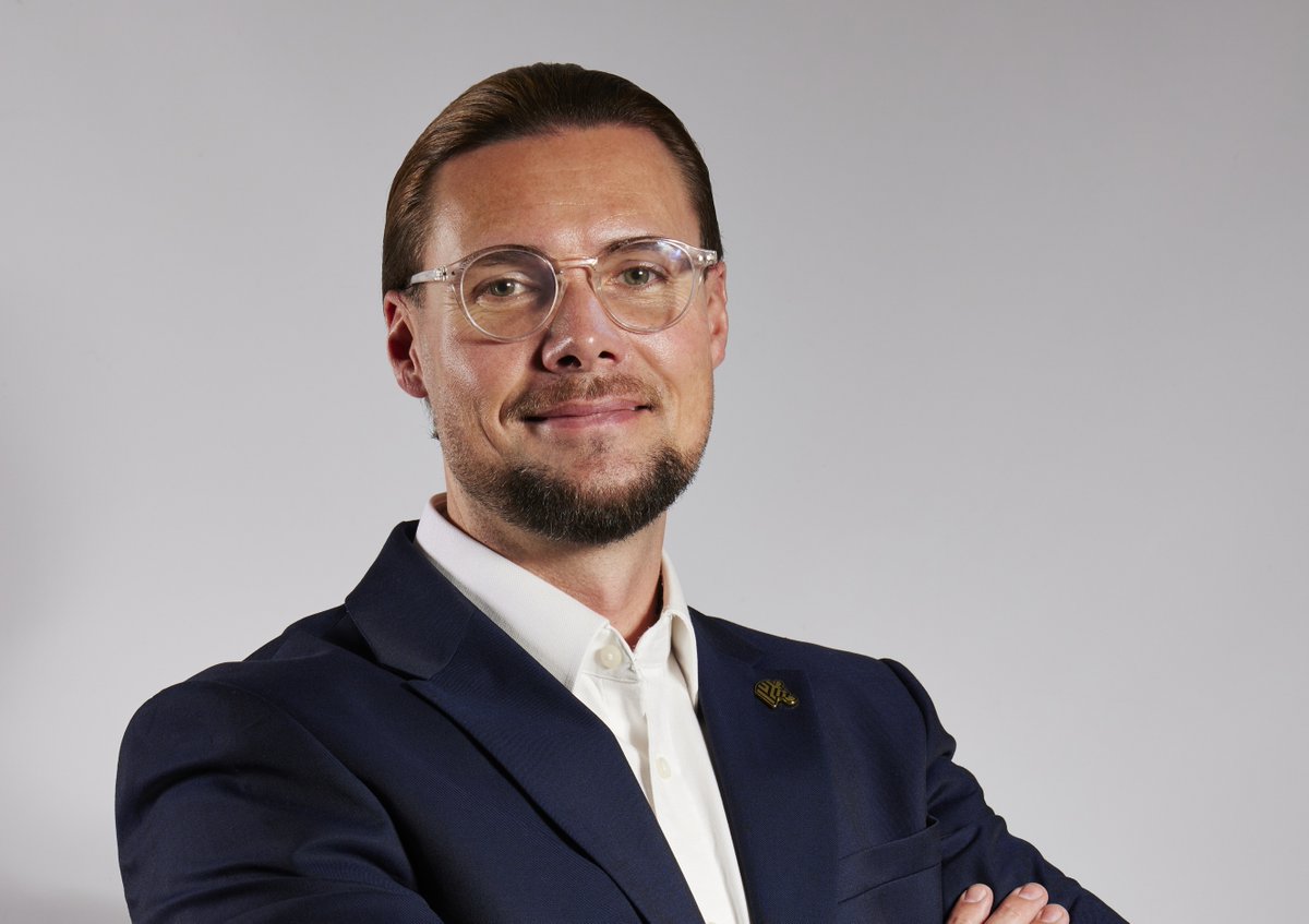 Logistics__ME's tweet image. AI is transforming logistics from data tracking to real-time understanding. 

With @zebratechng&apos;s machine vision systems, operations become intelligent networks that see, interpret, and optimise themselves.

Read more: logisticsmiddleeast.com/logistics/when…

#AI #Data #MachineVision #Automation