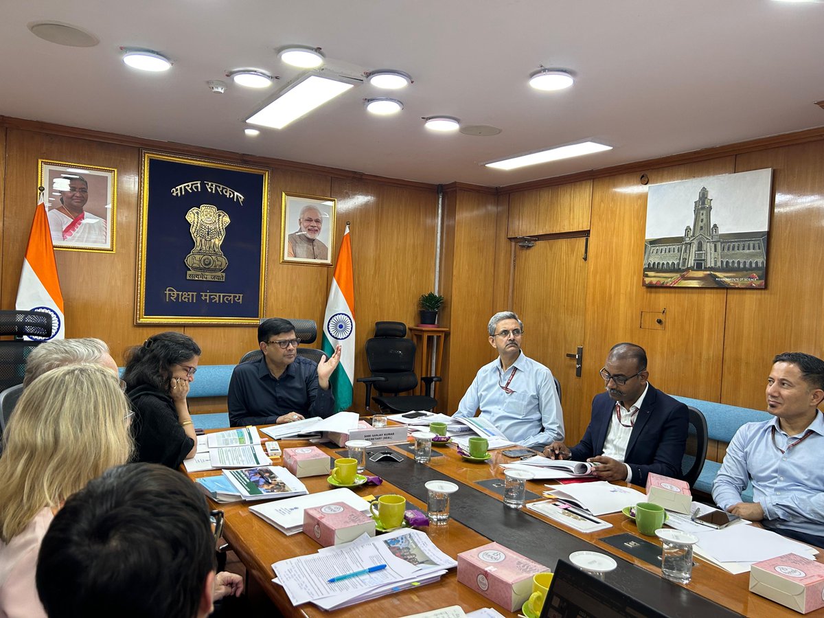 EduMinOfIndia's tweet image. Shri @sanjayjavin, Secretary, Department of School Education and Literacy (DoSEL), chaired the Mid-Term Review Meeting of Quality Education Outcome Group 3 (OG3) under the United Nations Sustainable Development Cooperation Framework (UNSDCF) 2023–2027 on 23rd October 2025 at…