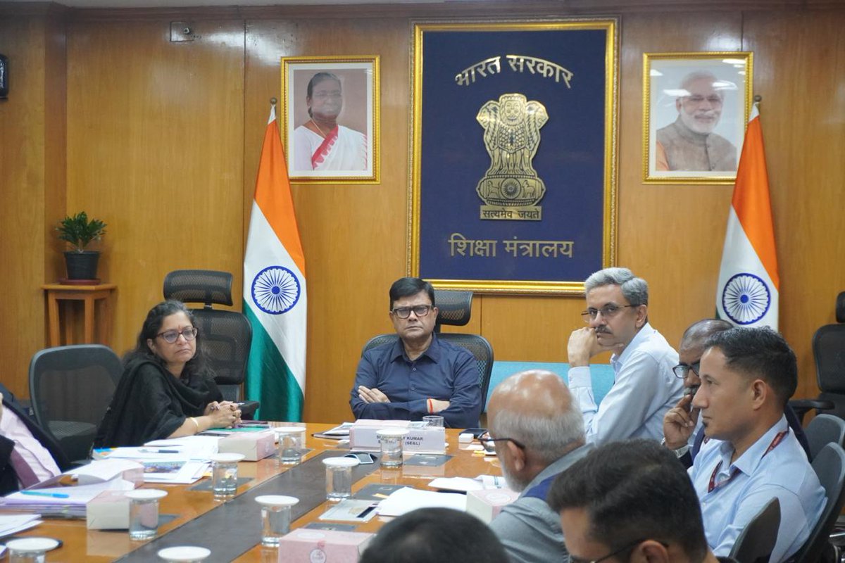 EduMinOfIndia's tweet image. Shri @sanjayjavin, Secretary, Department of School Education and Literacy (DoSEL), chaired the Mid-Term Review Meeting of Quality Education Outcome Group 3 (OG3) under the United Nations Sustainable Development Cooperation Framework (UNSDCF) 2023–2027 on 23rd October 2025 at…