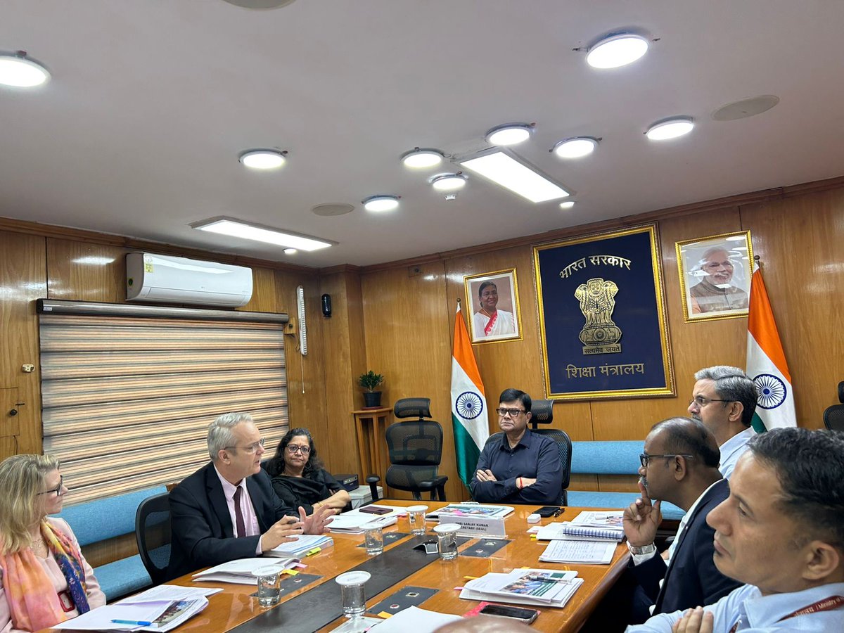 EduMinOfIndia's tweet image. Shri @sanjayjavin, Secretary, Department of School Education and Literacy (DoSEL), chaired the Mid-Term Review Meeting of Quality Education Outcome Group 3 (OG3) under the United Nations Sustainable Development Cooperation Framework (UNSDCF) 2023–2027 on 23rd October 2025 at…