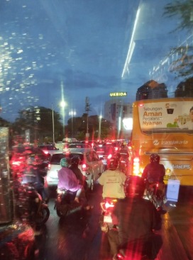 PT_Transjakarta's tweet photo. #INFOTRANSJAKARTA | Koridor 8, 9, Rute 3F, 8K, 8M, 9A, 9E, 10H dan S11 mengalami keterlambatan kedatangan dikarenakan adanya kepadatan lalulintas di sekitar Jl S Parman menuju Tomang. Mohon maaf atas ketidaknyamanannya. Pantau informasi terkini layanan Transjakarta melalui X pt_transjakarta, instagram: infotije, pt_transjakarta ataupun aplikasi TJ: Transjakarta. Mari kita #JagaJakarta #JAKI #PerluTahu #Koridor8 #Koridor9 #Rute3F #Rute8K #Rute8M #Rute9A #Rute9E #Rute10H #RuteS11