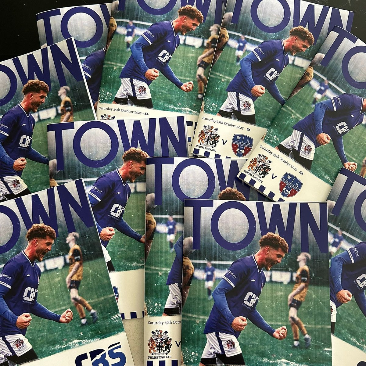 📘 Tomorrow’s programmes today!

Big thanks to our sponsors TriPrint St Helens for the top service 🙌

This week’s feature: midfield man Midds (@charliemiddlemore)
Kindly sponsored by John McKeirnan 👏

#TownTeam 🔵⚪️