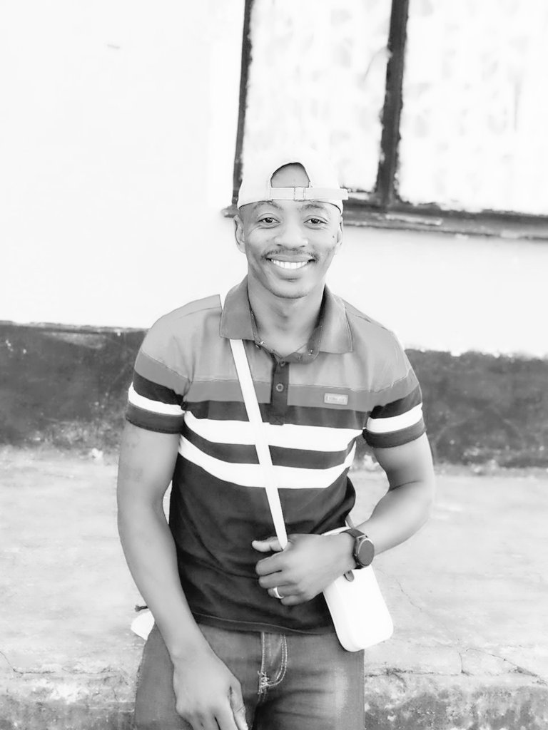 Bekumnandi ukuba sekhaya....

Iqonce yidolophu...