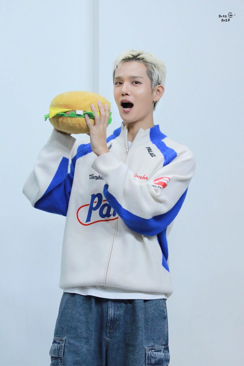 buzz buzz🐝 tweet media