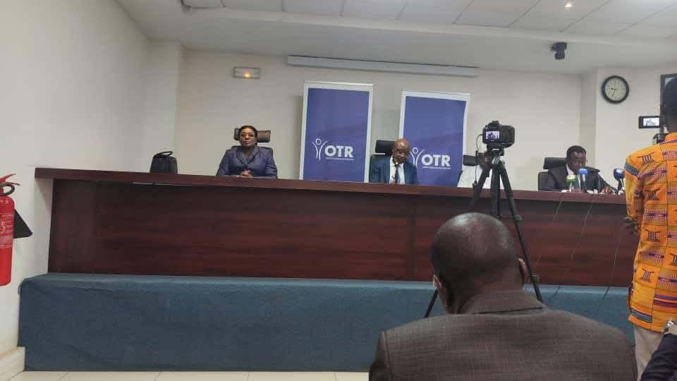 #Togo: Passation de service ce matin à <a href="/otr_togo/">Office Togolais des Recettes</a>. Philippe Kokou Tchodié n’est officiellement plus le patron de l’office. Il est remplacé par <a href="/CTsegan/">Chantal Yawa Djigbodi Tsègan</a> ancienne Présidente de l’Assemblée nationale, ancienne ministre et actuellement Député-Maire. Elle a été nommée par <a href="/FEGnassingbe/">Faure Essozimna GNASSINGBÉ</a>