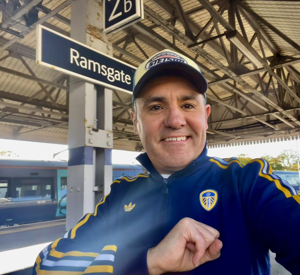 West Ham (H) The weekend starts now for me,half day at work, a few rums and a Friday night under the lights to look forward to. Seriously needing a good result and those 3 points. Don’t let us down Leeds ! See you in the Moot🤍💛💙Super Leeds🤍💛💙MOT👊#LeedsUnited #lufc