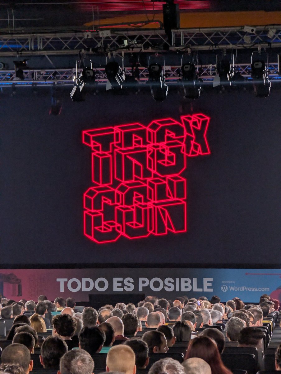 Jonatan_Alonso_'s tweet photo. Este año he venido a la #TRGx para disfrutar de las charlas y de buena comida https://t.co/mzXlv3G7iR