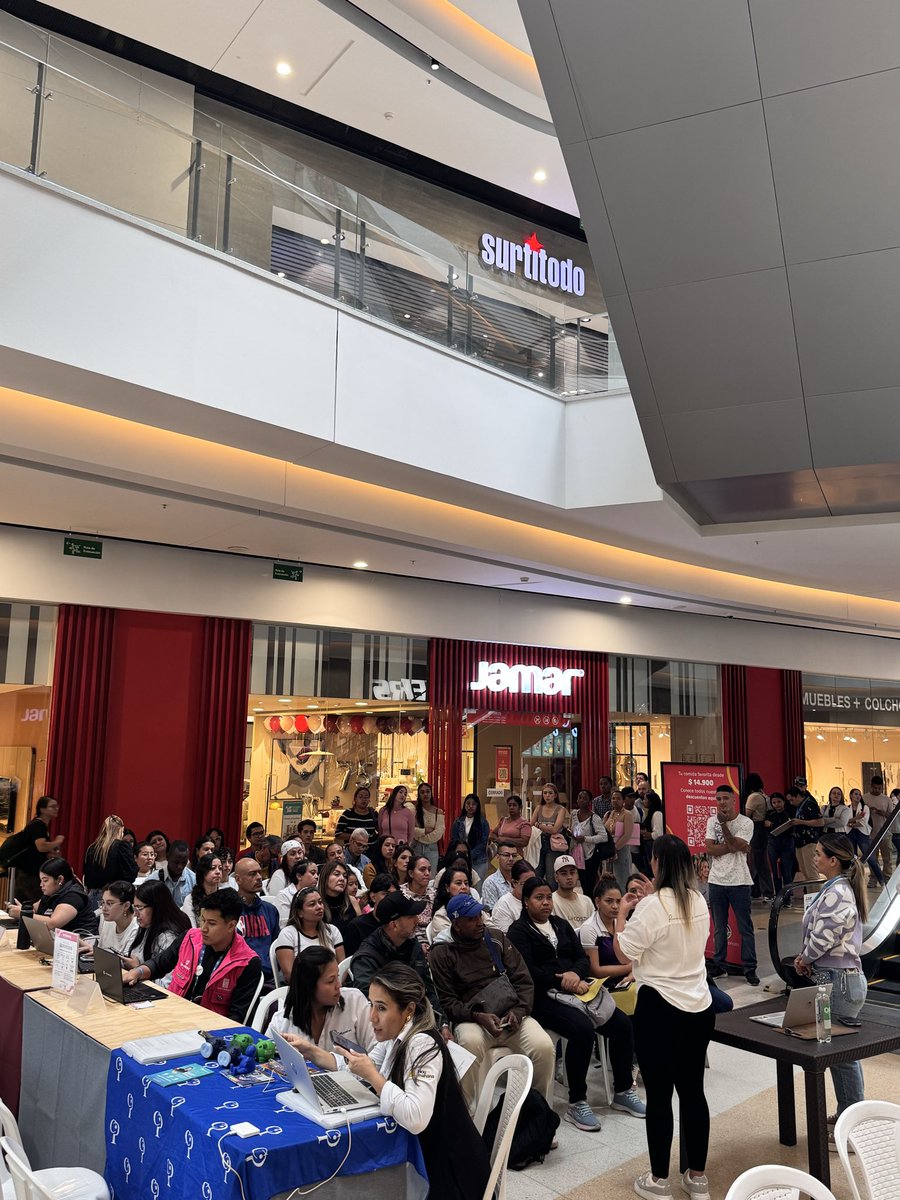 reysbs_c28's tweet photo. Desde el Centro comercial Fabricato en el norte del valle de aburrá realizamos
Exitosa feria de empleo con más de 20 empresas participantes. https://t.co/GPwFf53iq3