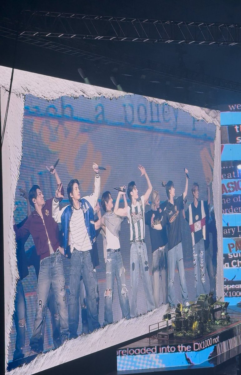 IM CRYING THEY ALL DID THE BODY BUILDER POSE