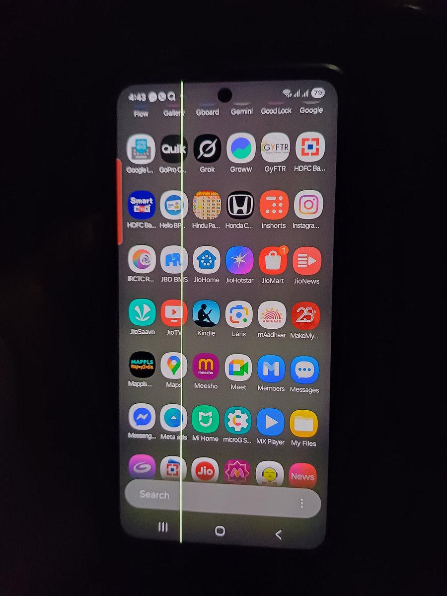 mayankshuklams's tweet image. After the september  update, my #S21FE developed the green line .  Nearest  service center, they refused to replace the display bcoz three year replacement is over in September.Being a reputed company like @SamsungIndia, I didn&apos;t expect this from you. #GreenLineIssue @GyanTherapy