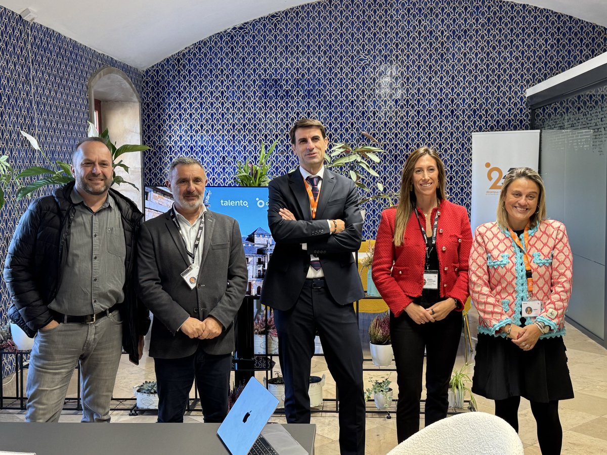 ppaytogijon's tweet photo. 🔵 @AngelaPumariega ha visitado las instalaciones del Grupo Talento-Dicampus, empresa gijonesa de casi 25 años, destaca por su labor de formación y su expansión nacional e internacional

💼Ejemplo de talento y que contribuye al desarrollo económico y al empleo en nuestra ciudad https://t.co/8R3QHw5v63
