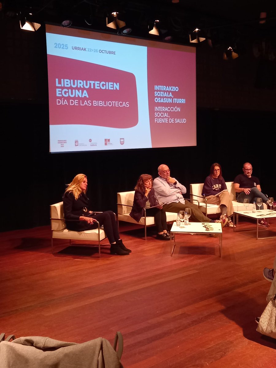 DK_Liburutegiak's tweet image. Liburutegien Egunean jardunaldi profesionala abian: Interakzio soziala, osasun iturri